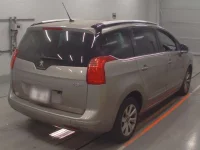 Peugeot 5008 лот № 38035 оценка 4  с аукциона в Японии 1