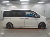 Honda STEP WAGON лот № 30024 оценка 3  с аукциона в Японии 2