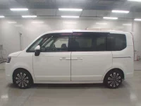 Honda STEP WAGON лот № 30277 оценка 4.5  с аукциона в Японии 3