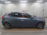 Volvo V40 лот № 38002 оценка 4.5  с аукциона в Японии 2