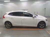 Volvo V40 лот № 38005 оценка 4  с аукциона в Японии 2