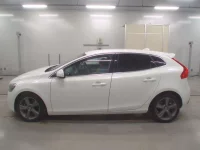 Volvo V40 лот № 38005 оценка 4  с аукциона в Японии 3