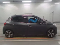 Peugeot 208 лот № 10090 оценка 4  с аукциона в Японии 2