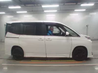 Toyota VOXY лот № 20213 оценка 4.5  с аукциона в Японии 2