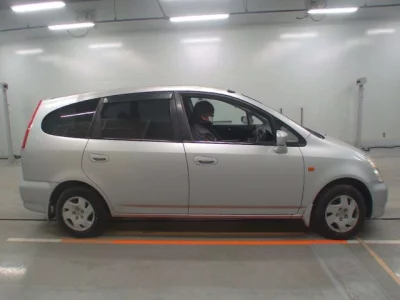 Honda STREAM  с аукциона в Японии