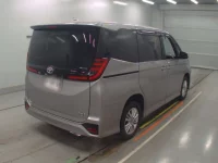 Toyota NOAH лот № 33110 оценка 6  с аукциона в Японии 1
