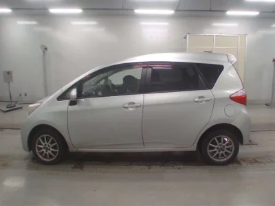 Toyota RACTIS  с аукциона в Японии