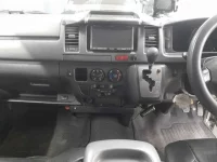 Toyota HIACE VAN лот № 30338 оценка 3  с аукциона в Японии 8