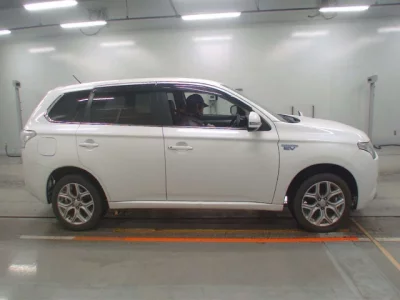Mitsubishi OUTLANDER PHEV