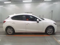 Mazda AXELA лот № 30334 оценка 3  с аукциона в Японии 2