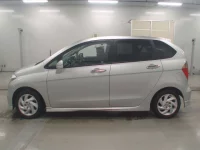 Honda EDIX лот № 10330 оценка 4  с аукциона в Японии 3