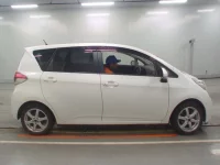 Toyota RACTIS лот № 10329 оценка 3.5  с аукциона в Японии 2