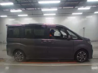 Honda STEP WAGON лот № 30420 оценка 4.5  с аукциона в Японии 2