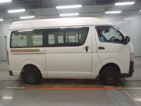 Toyota HIACE VAN лот № 20376 оценка 3.5  с аукциона в Японии 2