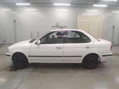 Nissan SUNNY  с аукциона в Японии