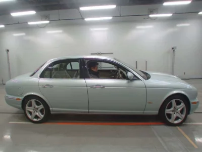 Jaguar XJ SERIES