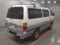 Toyota HIACE VAN лот № 30540 оценка 3  с аукциона в Японии 1