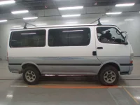 Toyota HIACE VAN лот № 30540 оценка 3  с аукциона в Японии 2