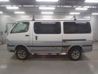 Toyota HIACE VAN лот № 30540 оценка 3  с аукциона в Японии 3