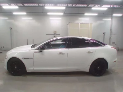 Jaguar XJ SERIES