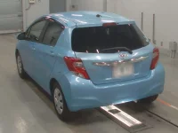 Toyota VITZ лот № 30505 оценка 4  с аукциона в Японии 5