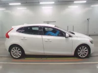 Volvo V40 лот № 38182 оценка 4.5  с аукциона в Японии 2