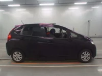Honda FIT лот № 30590 оценка 4  с аукциона в Японии 2