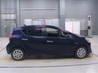 Toyota AQUA лот № 30047 оценка 3  с аукциона в Японии 2