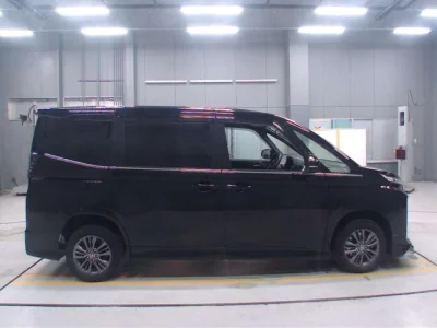 Toyota VOXY  с аукциона в Японии