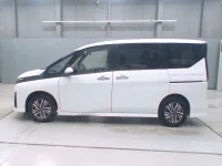 Nissan SERENA лот № 30203 оценка 5  с аукциона в Японии 3