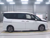 Nissan SERENA лот № 30203 оценка 5  с аукциона в Японии 2