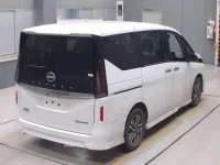 Nissan SERENA лот № 30204 оценка 4.5  с аукциона в Японии 1