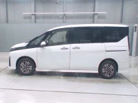 Nissan SERENA лот № 30205 оценка 4.5  с аукциона в Японии 3
