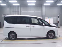 Nissan SERENA лот № 30208 оценка 5  с аукциона в Японии 2
