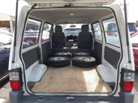 Mazda BONGO VAN лот № 10011 оценка 3.5  с аукциона в Японии 9