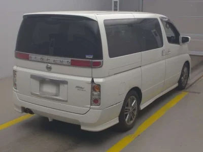 Nissan ELGRAND  с аукциона в Японии