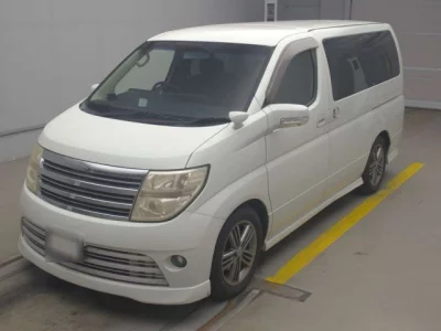 Nissan ELGRAND  с аукциона в Японии