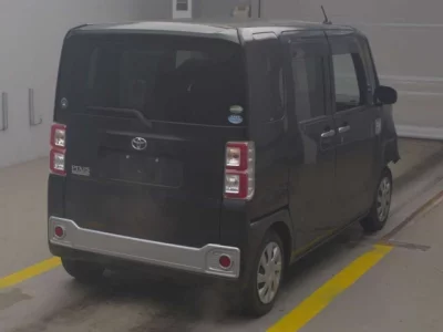 Toyota PIXIS MEGA  с аукциона в Японии