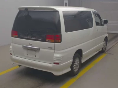 Nissan ELGRAND  с аукциона в Японии
