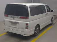 Nissan ELGRAND лот № 87 оценка RA  с аукциона в Японии 1