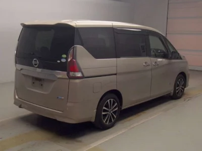 Nissan SERENA  с аукциона в Японии