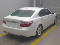 Lexus LS лот № 10004 оценка RA  с аукциона в Японии 1