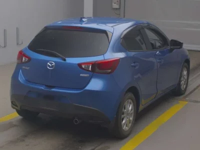 Mazda DEMIO  с аукциона в Японии
