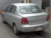 Toyota PLATZ лот № 17002 оценка R  с аукциона в Японии 1