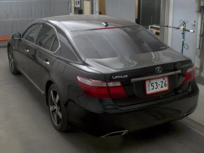Lexus LS  с аукциона в Японии