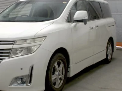Nissan ELGRAND  с аукциона в Японии