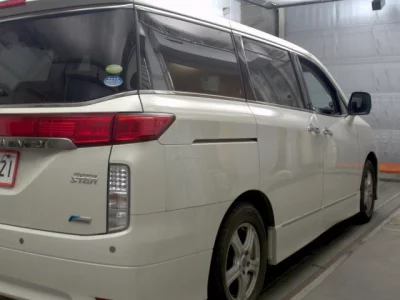 Nissan ELGRAND  с аукциона в Японии
