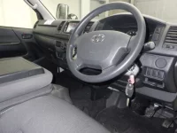 Toyota HIACE VAN лот № 8040 оценка 4  с аукциона в Японии 2