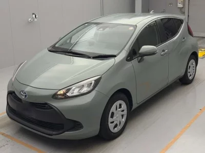 Toyota AQUA  с аукциона в Японии