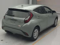 Toyota AQUA лот № 173 оценка RA  с аукциона в Японии 1